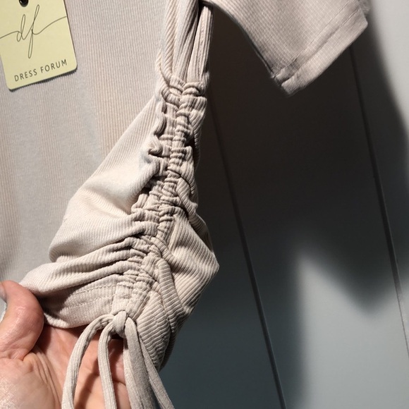 NWT Dress Forum side drawstring crop top stretchy form fitted ribbed beige top S - Picture 2 of 8